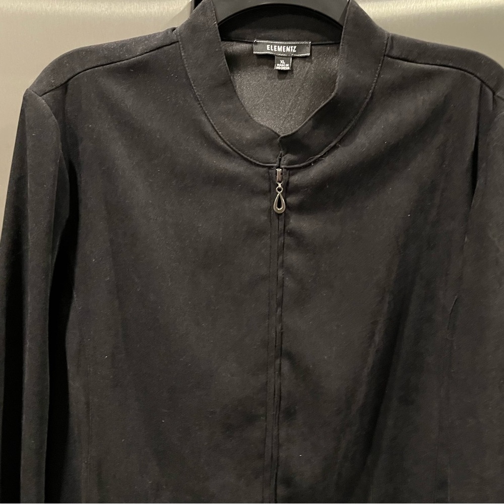 Elementz Size XL,Black Jacket Zips up the front